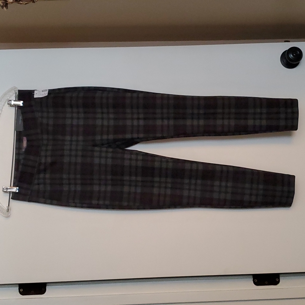 NWT Maurice Pull On Skinny Ankle Small Short